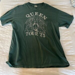 American Eagle Outfitters Green Queen Tour '75 T-Shirt